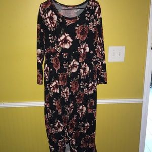 Long sleeve, floral maxi!Cute for valentines!